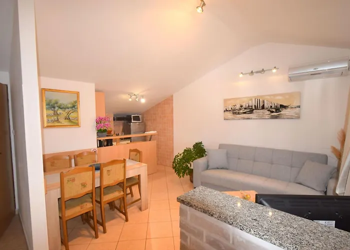 Appartamento Paula By Interhome Njivice